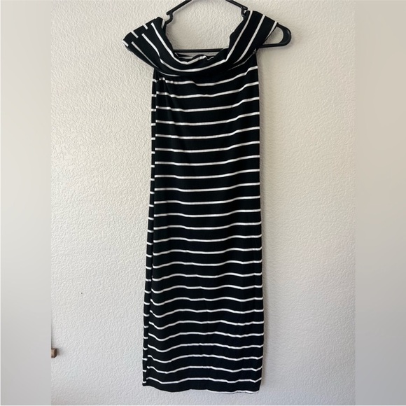 Ribbed Striped Off the Shoulder Dress from Vici Sz M - Picture 2 of 4